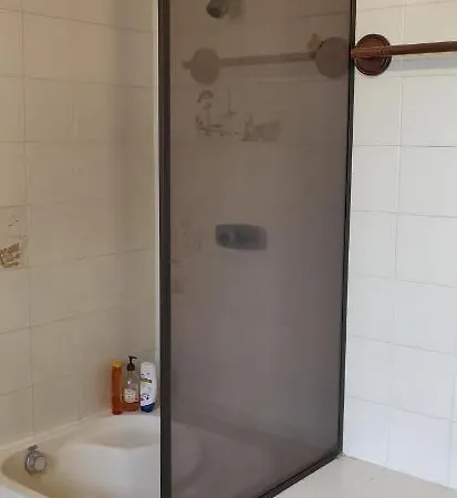 D'hote Spacieuse Et Confortable Avec Bureau Et Salle De Bain Privee