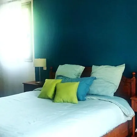 D'hote Spacieuse Et Confortable Avec Bureau Et Salle De Bain Privee