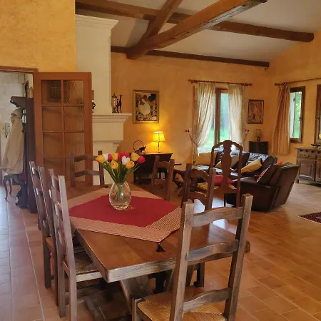 D'hote Spacieuse Et Confortable Avec Bureau Et Salle De Bain Privee